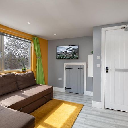Stockton Town Centre Studio Apartments Free Parking And Wi-Fi מראה חיצוני תמונה