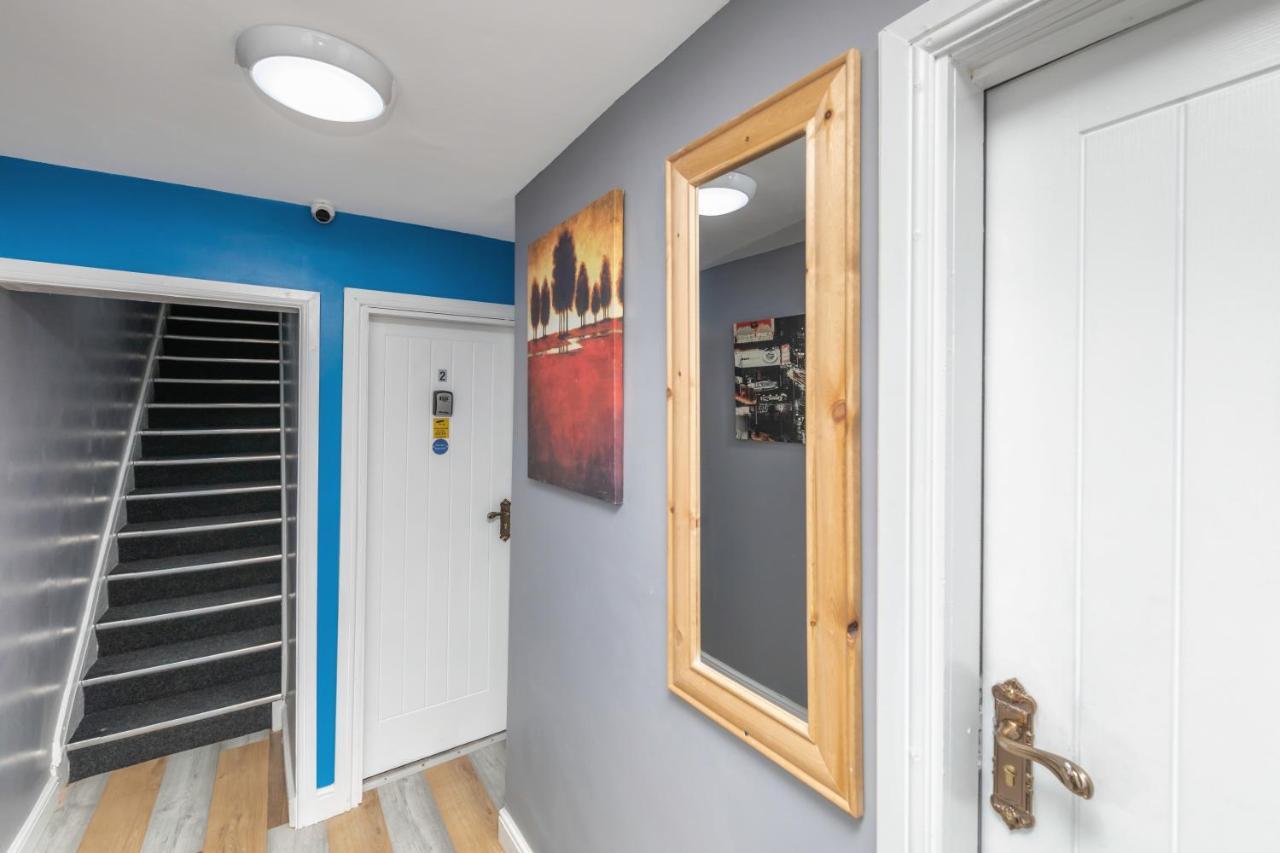 Stockton Town Centre Studio Apartments Free Parking And Wi-Fi מראה חיצוני תמונה