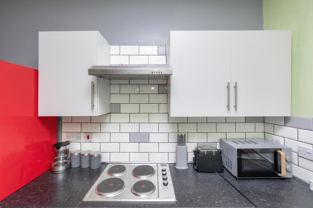 Stockton Town Centre Studio Apartments Free Parking And Wi-Fi מראה חיצוני תמונה