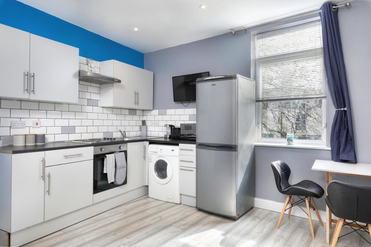 Stockton Town Centre Studio Apartments Free Parking And Wi-Fi מראה חיצוני תמונה