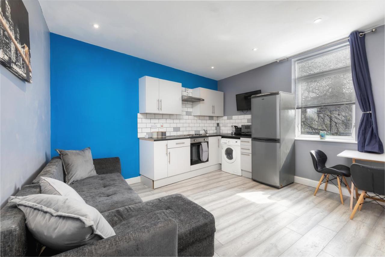 Stockton Town Centre Studio Apartments Free Parking And Wi-Fi מראה חיצוני תמונה