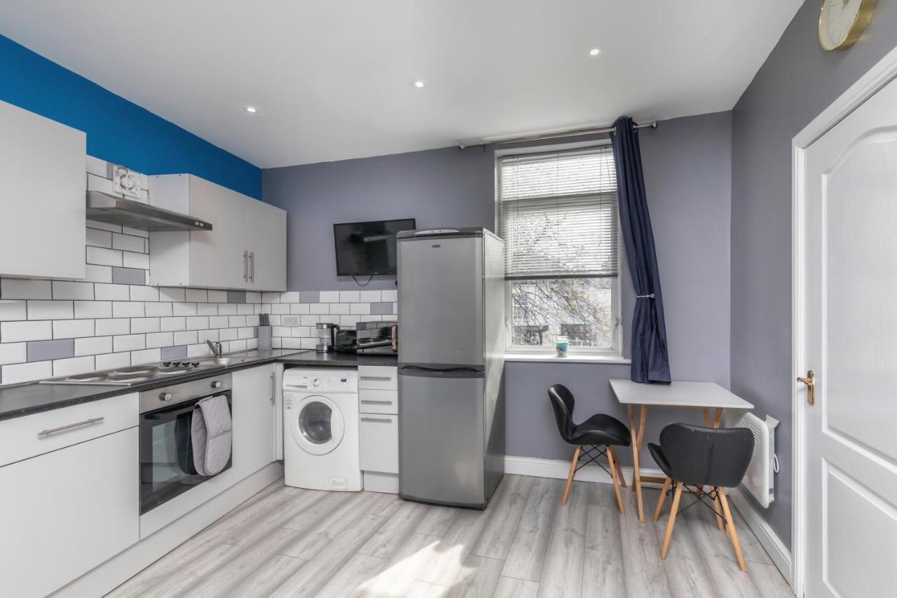 Stockton Town Centre Studio Apartments Free Parking And Wi-Fi מראה חיצוני תמונה