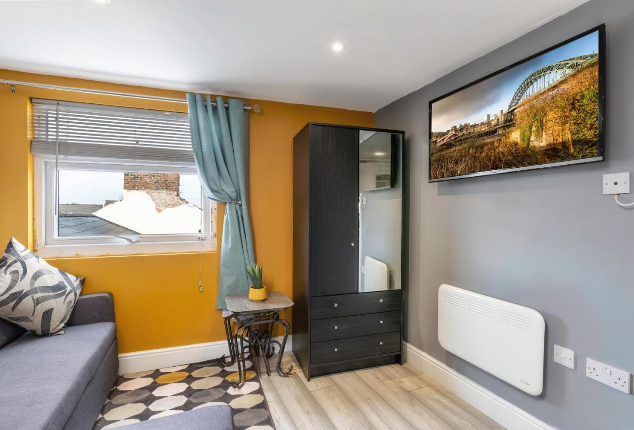 Stockton Town Centre Studio Apartments Free Parking And Wi-Fi מראה חיצוני תמונה