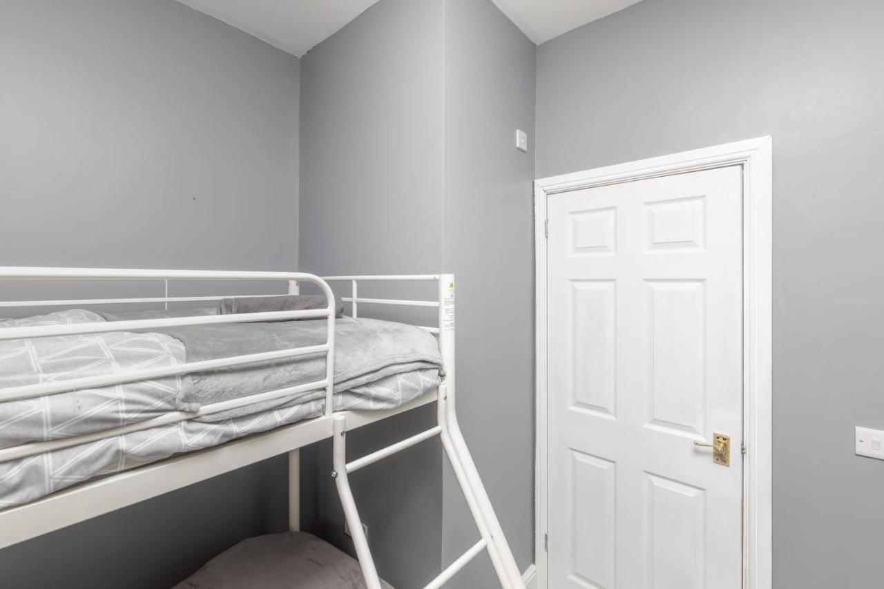 Stockton Town Centre Studio Apartments Free Parking And Wi-Fi מראה חיצוני תמונה