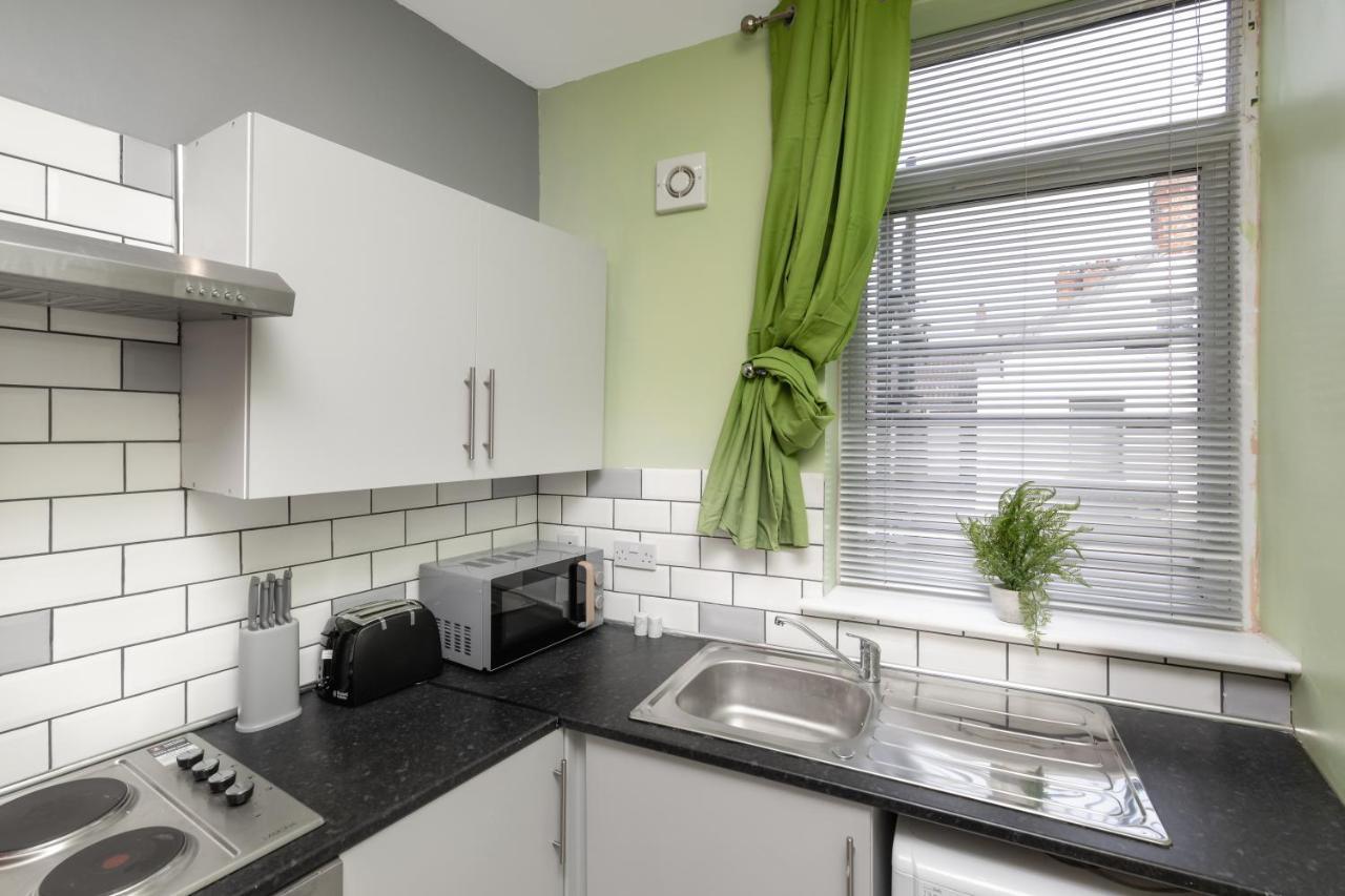 Stockton Town Centre Studio Apartments Free Parking And Wi-Fi מראה חיצוני תמונה