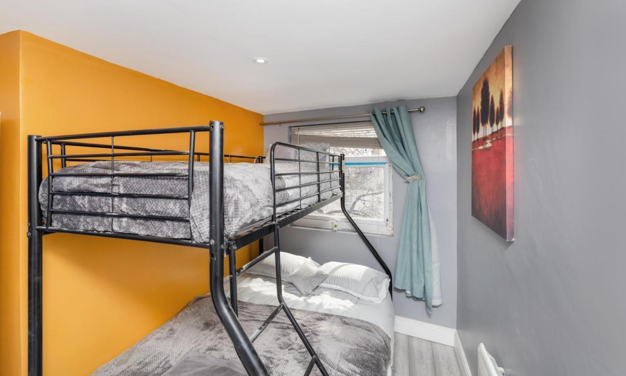 Stockton Town Centre Studio Apartments Free Parking And Wi-Fi מראה חיצוני תמונה