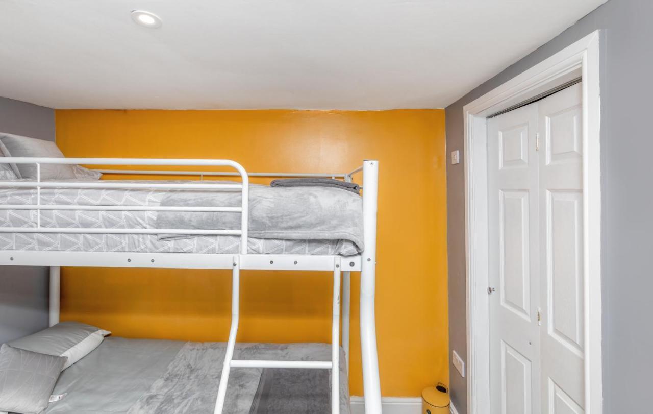 Stockton Town Centre Studio Apartments Free Parking And Wi-Fi מראה חיצוני תמונה