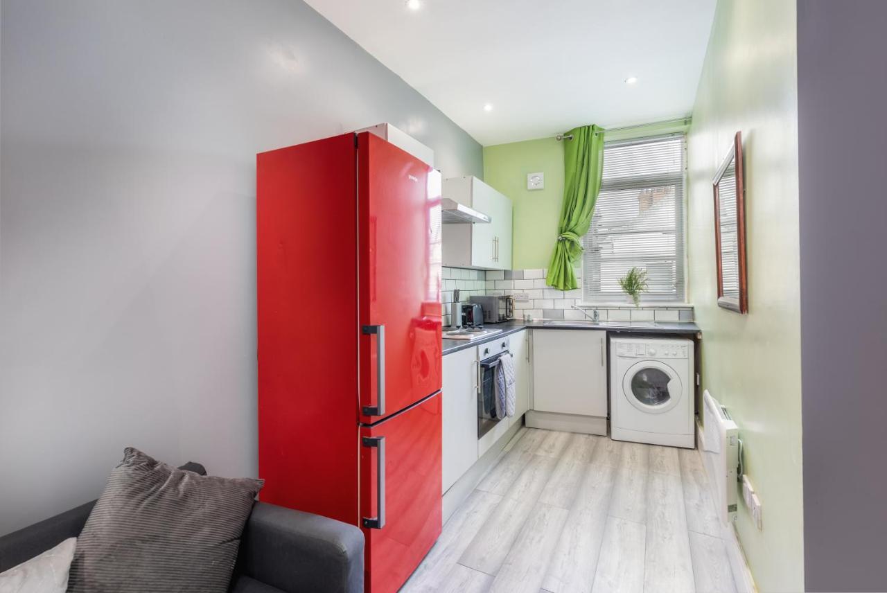 Stockton Town Centre Studio Apartments Free Parking And Wi-Fi מראה חיצוני תמונה