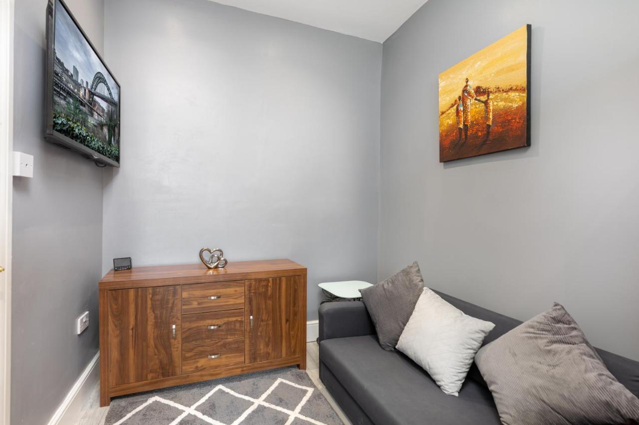 Stockton Town Centre Studio Apartments Free Parking And Wi-Fi מראה חיצוני תמונה