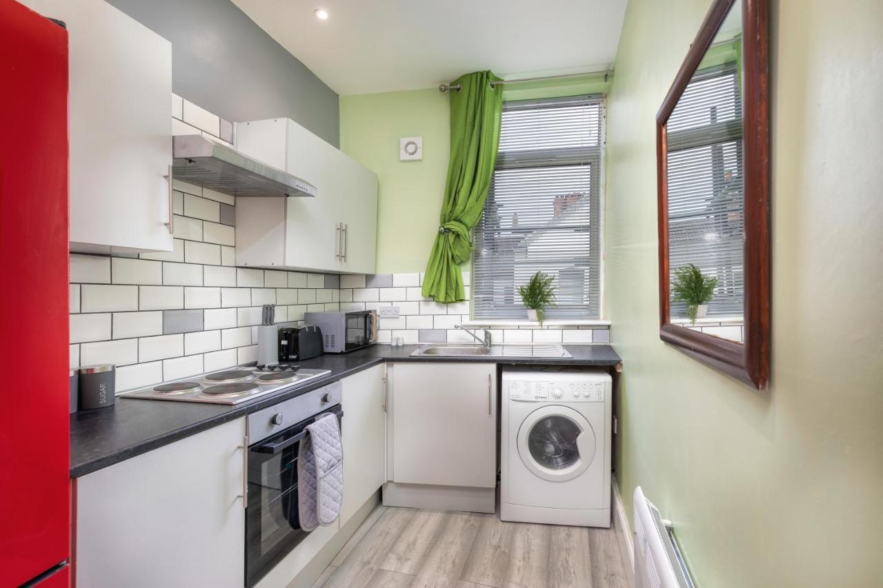 Stockton Town Centre Studio Apartments Free Parking And Wi-Fi מראה חיצוני תמונה