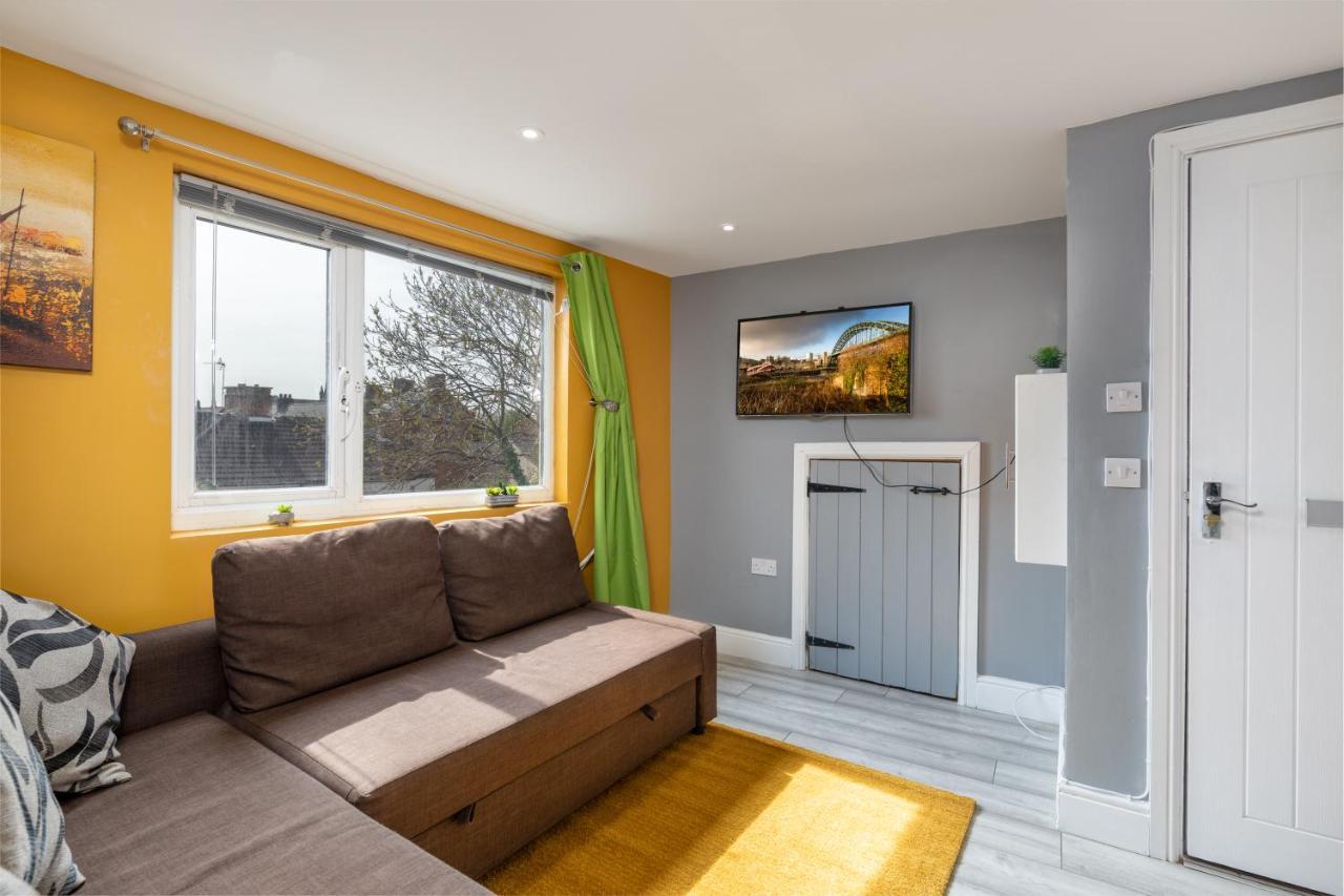 Stockton Town Centre Studio Apartments Free Parking And Wi-Fi מראה חיצוני תמונה