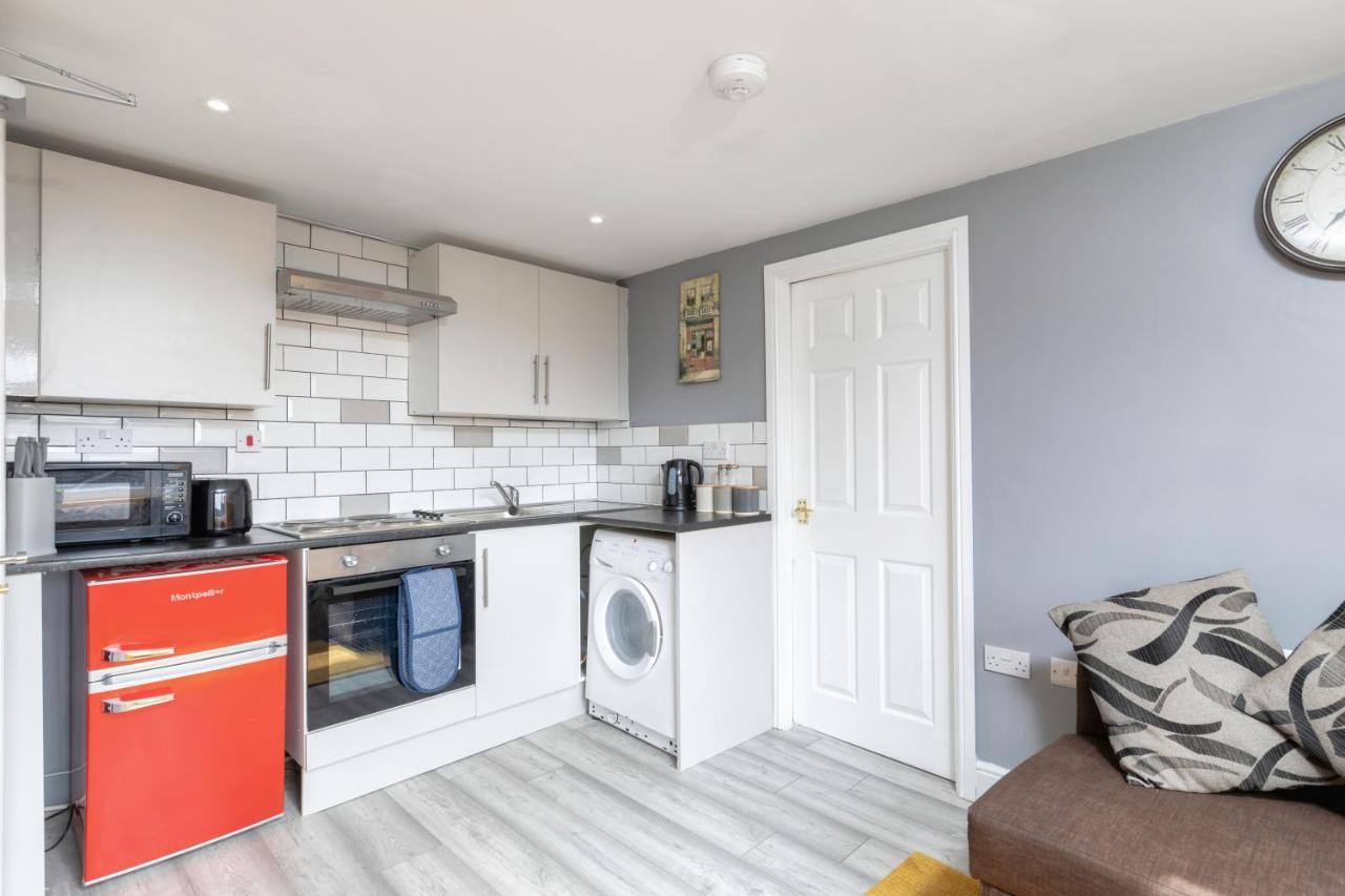 Stockton Town Centre Studio Apartments Free Parking And Wi-Fi מראה חיצוני תמונה
