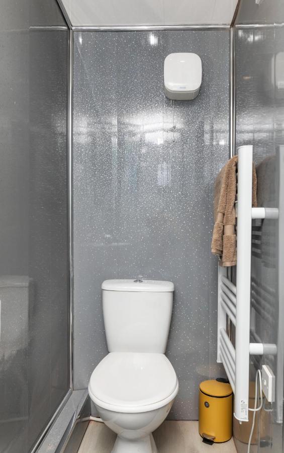 Stockton Town Centre Studio Apartments Free Parking And Wi-Fi מראה חיצוני תמונה